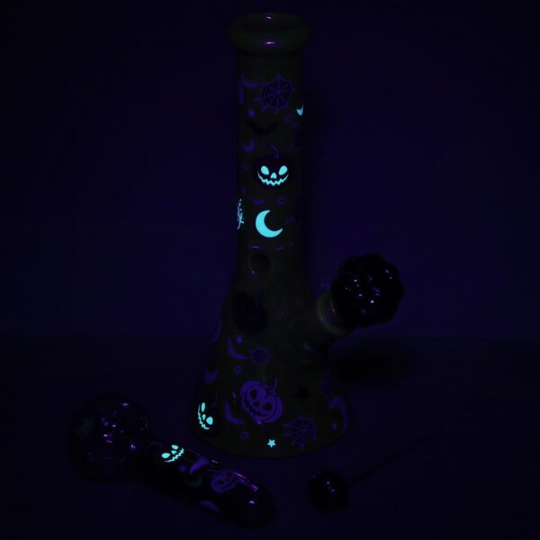168a423f-144f-46a5-a5c1-c2555702717c-1.jpg Pulsar Halloween Party Beaker Bong and Hand Pipe Set